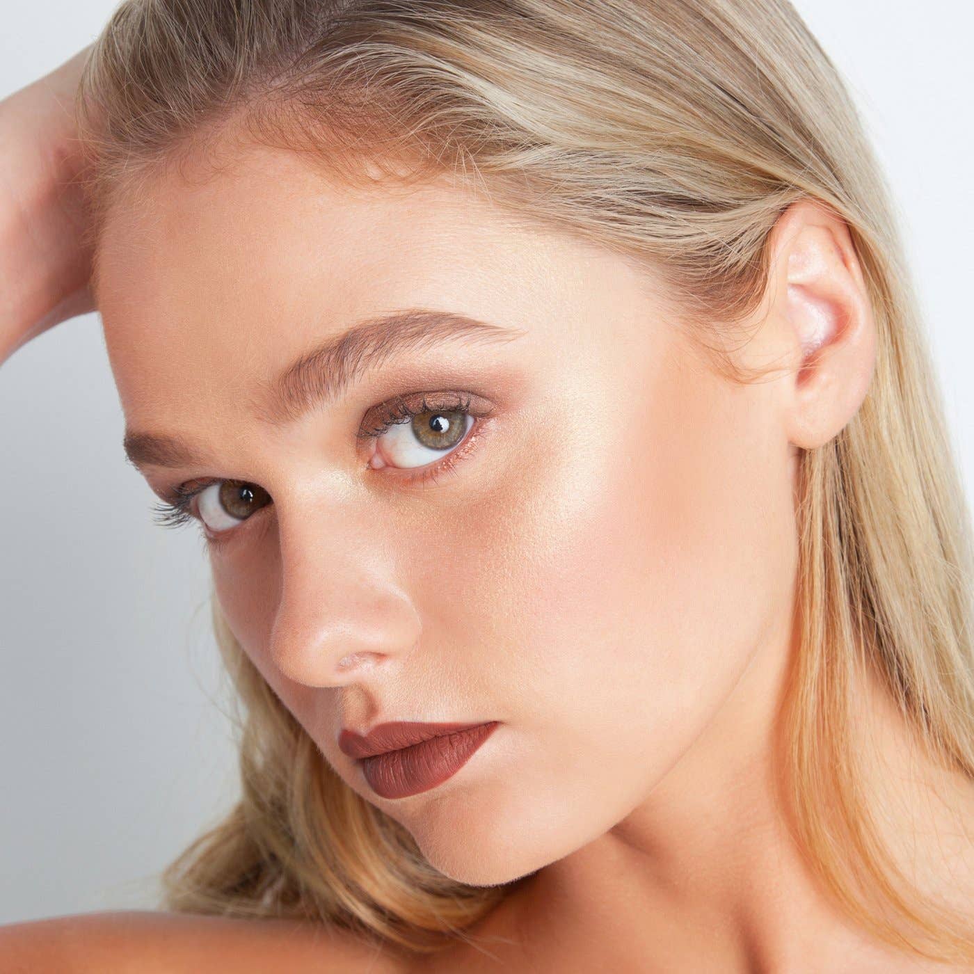 theBalm Cosmetics - Mary-lou Manizer